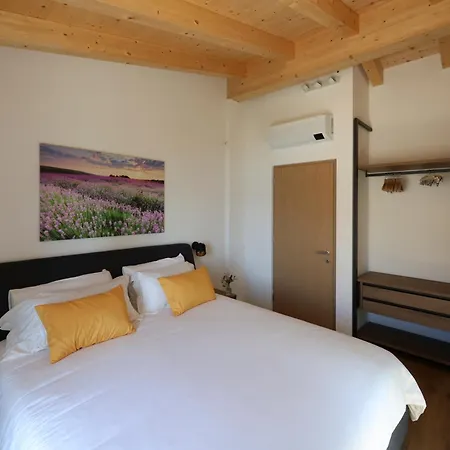 Villa Podere Sabaina, Private Mit Pool, Seeblick Und 3 Wohneinheiten Zur Alleinnutzung *
