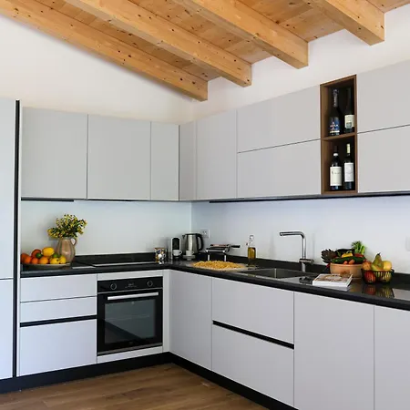 Podere Sabaina, Private Mit Pool, Seeblick Und 3 Wohneinheiten Zur Alleinnutzung