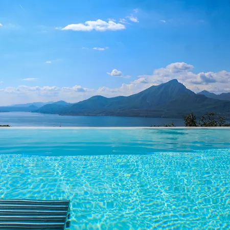 Villa Podere Sabaina, Private Mit Pool, Seeblick Und 3 Wohneinheiten Zur Alleinnutzung