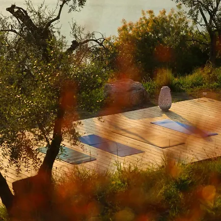 Villa Podere Sabaina, Private Mit Pool, Seeblick Und 3 Wohneinheiten Zur Alleinnutzung Torri Del Benaco