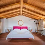 فيلة Podere Sabaina, Private Mit Beheiztem Pool, Seeblick Und 3 Wohneinheiten Zur Alleinnutzung
