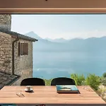 Podere Sabaina, Private Mit Beheiztem Pool, Seeblick Und 3 Wohneinheiten Zur Alleinnutzung فيلة