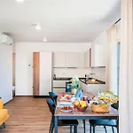 فيلة Podere Sabaina, Private Mit Beheiztem Pool, Seeblick Und 3 Wohneinheiten Zur Alleinnutzung *