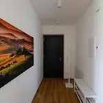 فيلة Podere Sabaina, Private Mit Beheiztem Pool, Seeblick Und 3 Wohneinheiten Zur Alleinnutzung