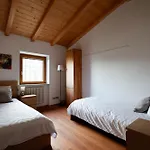 Podere Sabaina, Private Mit Beheiztem Pool, Seeblick Und 3 Wohneinheiten Zur Alleinnutzung فيلة