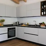 فيلة Podere Sabaina, Private Mit Beheiztem Pool, Seeblick Und 3 Wohneinheiten Zur Alleinnutzung