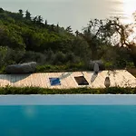 فيلة Podere Sabaina, Private Mit Beheiztem Pool, Seeblick Und 3 Wohneinheiten Zur Alleinnutzung *