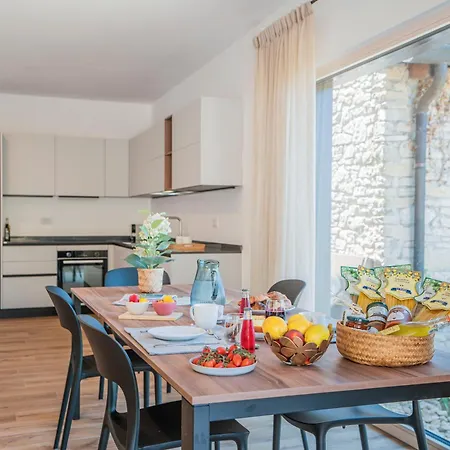 Podere Sabaina, Private Mit Beheiztem Pool, Seeblick Und 3 Wohneinheiten Zur Alleinnutzung *
