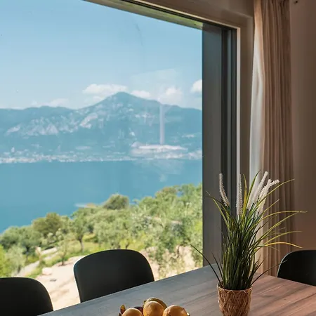 Vila Podere Sabaina, Private Mit Pool, Seeblick Und 3 Wohneinheiten Zur Alleinnutzung Torri Del Benaco