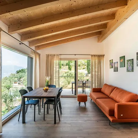 Podere Sabaina, Private Mit Beheiztem Pool, Seeblick Und 3 Wohneinheiten Zur Alleinnutzung