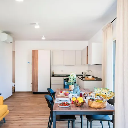 Vila Podere Sabaina, Private Mit Pool, Seeblick Und 3 Wohneinheiten Zur Alleinnutzung *