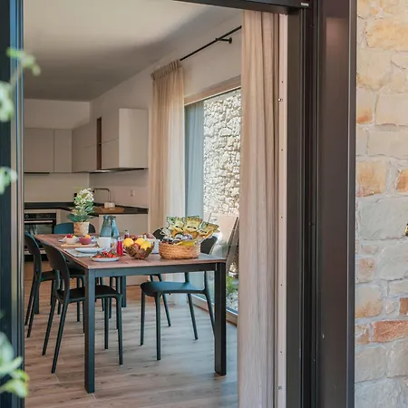 Vila Podere Sabaina, Private Mit Pool, Seeblick Und 3 Wohneinheiten Zur Alleinnutzung