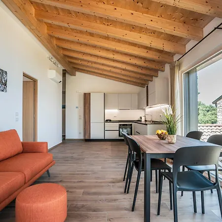 Podere Sabaina, Private Mit Beheiztem Pool, Seeblick Und 3 Wohneinheiten Zur Alleinnutzung *