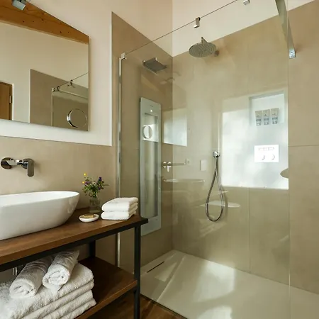 Podere Sabaina, Private Mit Pool, Seeblick Und 3 Wohneinheiten Zur Alleinnutzung * Torri Del Benaco
