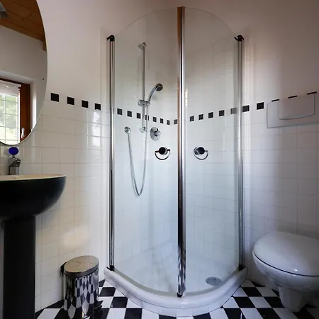 빌라 Podere Sabaina, Private Mit Beheiztem Pool, Seeblick Und 3 Wohneinheiten Zur Alleinnutzung