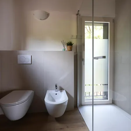 Podere Sabaina, Private Mit Beheiztem Pool, Seeblick Und 3 Wohneinheiten Zur Alleinnutzung 빌라 *