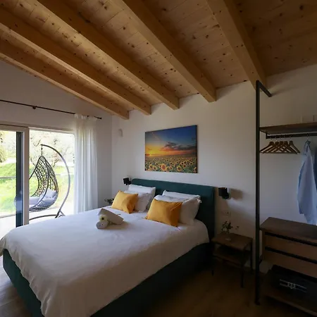 Vila Podere Sabaina, Private Mit Pool, Seeblick Und 3 Wohneinheiten Zur Alleinnutzung Torri Del Benaco