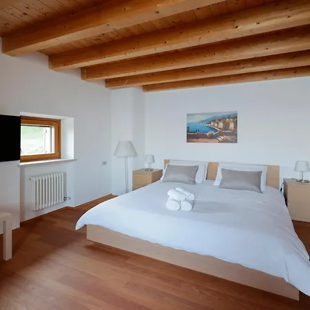 Podere Sabaina, Private Mit Beheiztem Pool, Seeblick Und 3 Wohneinheiten Zur Alleinnutzung * 토리델베나코