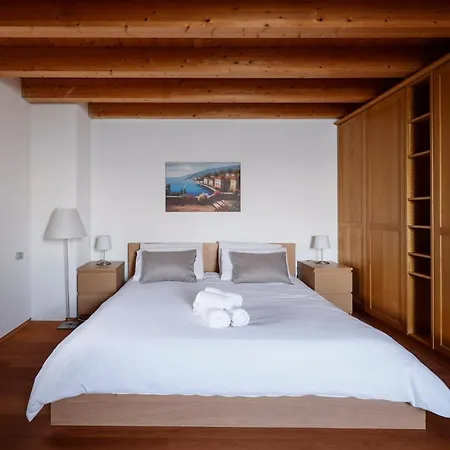 Podere Sabaina, Private Mit Beheiztem Pool, Seeblick Und 3 Wohneinheiten Zur Alleinnutzung