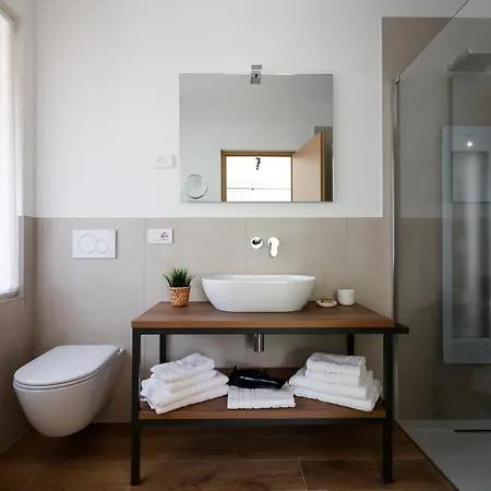 Podere Sabaina, Private Mit Beheiztem Pool, Seeblick Und 3 Wohneinheiten Zur Alleinnutzung 빌라 *