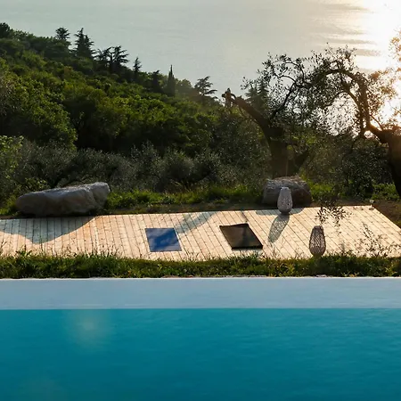 빌라 Podere Sabaina, Private Mit Beheiztem Pool, Seeblick Und 3 Wohneinheiten Zur Alleinnutzung *