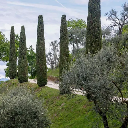 Podere Sabaina, Private Mit Beheiztem Pool, Seeblick Und 3 Wohneinheiten Zur Alleinnutzung 빌라 *