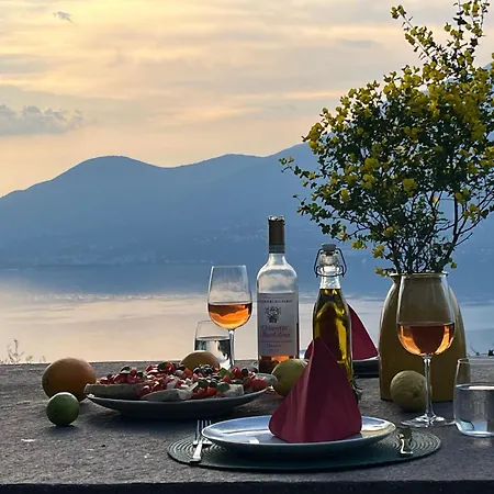 Vila Podere Sabaina, Private Mit Pool, Seeblick Und 3 Wohneinheiten Zur Alleinnutzung